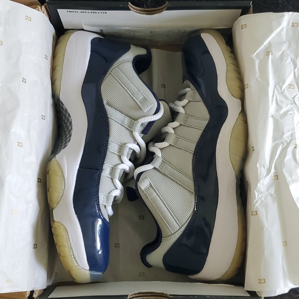 Air Jordan 11 Retro Low George Town Size 9 - Picture 10 of 11